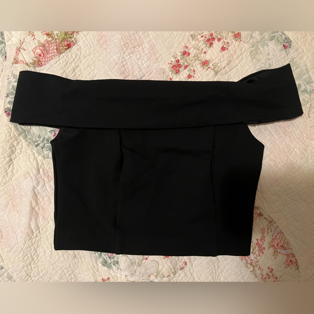 Off the shoulder Black Crop top Finders top
